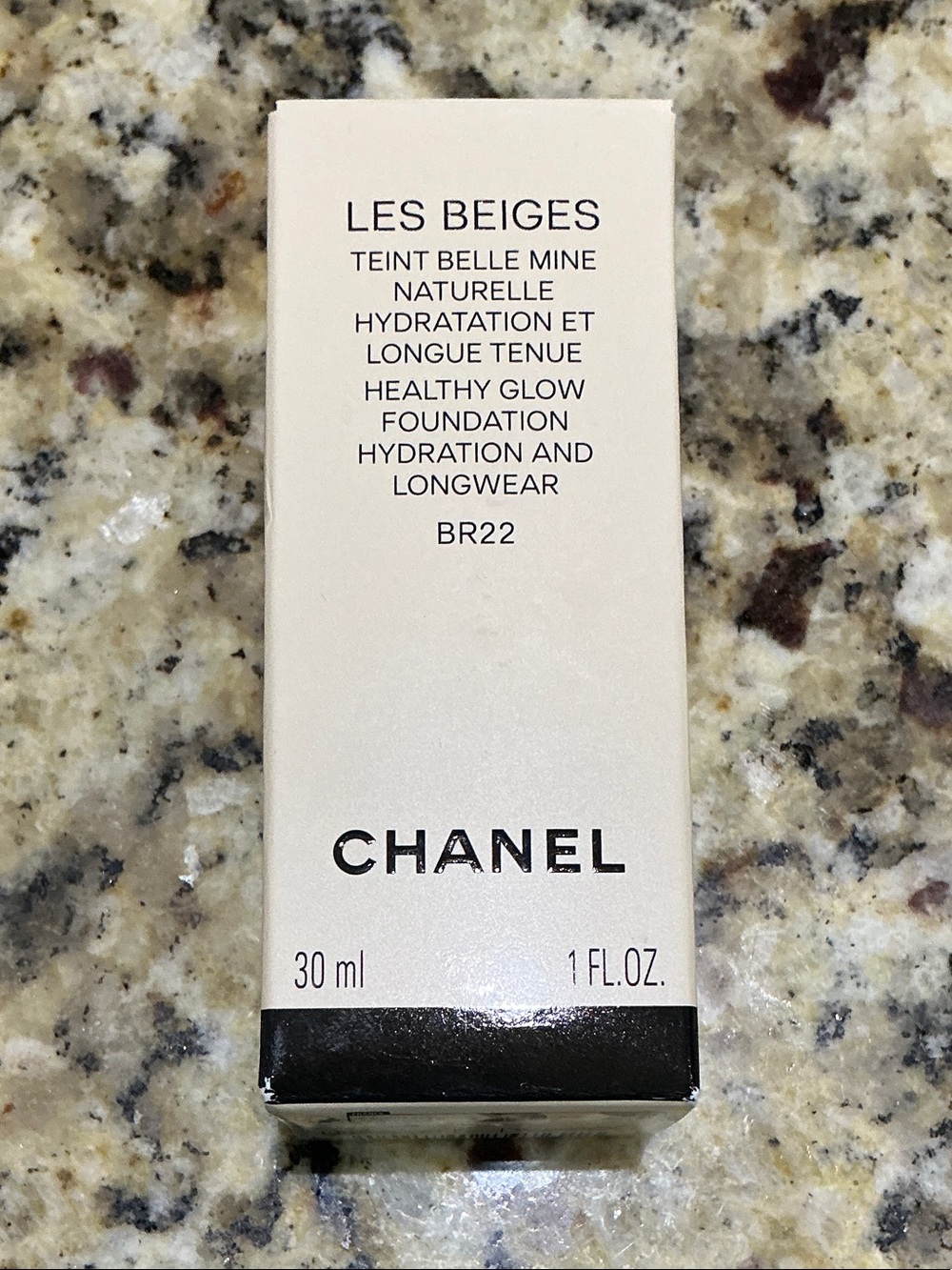 CHANEL Les Beiges Healthy Glow Foundation BR22 - Cream Beige